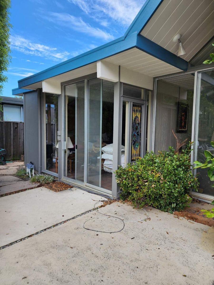 Project 15 — exterior of a home painted by Rafael's Painting Inc.